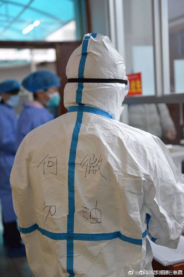 Loạt ảnh chụp đội ngũ y bác sĩ giữa ổ dịch Vũ Hán cho thấy sự hy sinh cao cả, bất chấp mạng sống để chiến đấu với virus corona - Ảnh 7.