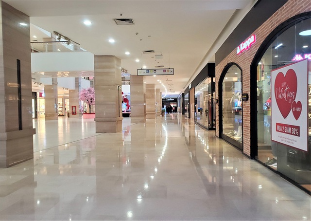 Cảnh khác lạ của loạt trung tâm thương mại, khu vui chơi mua sắm tại Hà Nội - Ảnh 7.