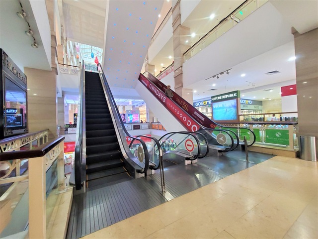Cảnh khác lạ của loạt trung tâm thương mại, khu vui chơi mua sắm tại Hà Nội - Ảnh 9.