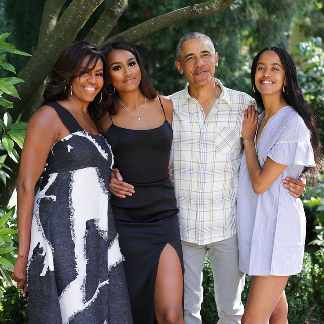 Lời khuyên đắt giá bà Michelle Obama dành cho hai cô con gái nhỏ: Hãy tự bước đi bằng chính đôi chân mình! - Ảnh 3.