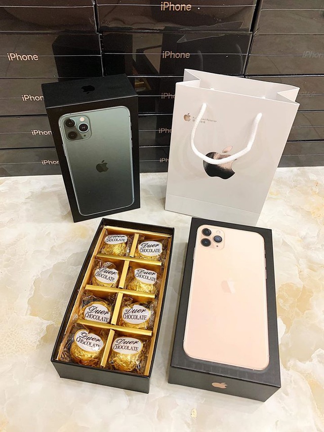 Socola vỏ bao cao su, khẩu trang 3M, airpod pro giá nửa triệu đồng/hộp cháy hàng trong ngày Valentine - Ảnh 3.