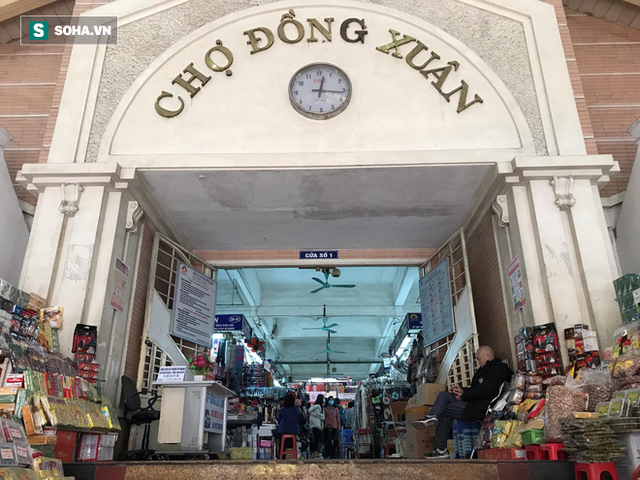Hàng hóa bán ra giảm 80%, ki-ốt tại chợ Đồng Xuân nghỉ tạm thời vì dịch Covid-19 - Ảnh 3.