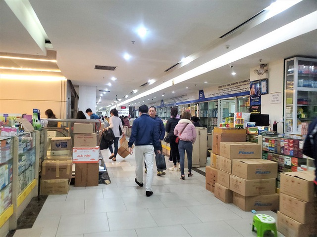  Sau 1 đêm, chợ thuốc lớn nhất Hà Nội đồng loạt đặt biển không bán khẩu trang, miễn hỏi - Ảnh 8.