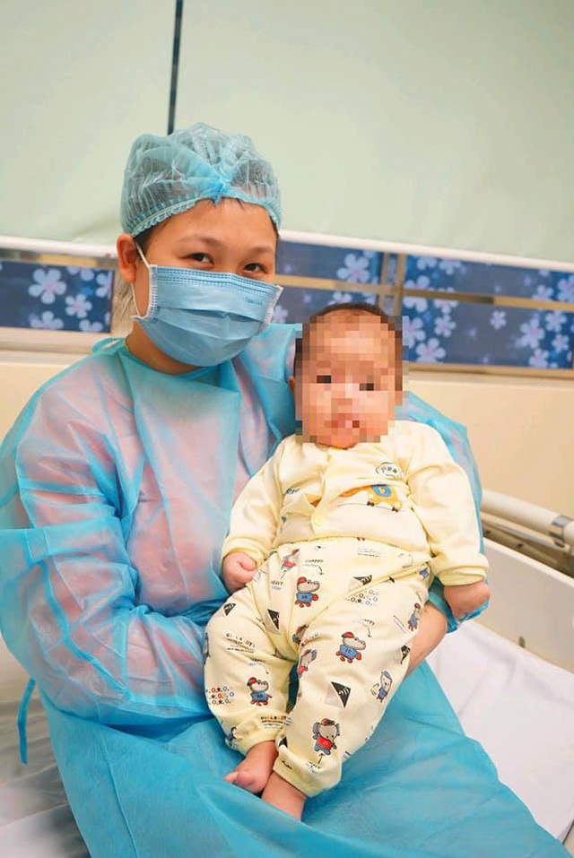 Hành trình bé 3 tháng tuổi thoát bệnh Covid-19 - Ảnh 1.
