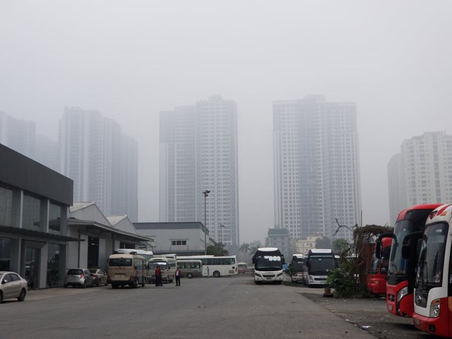  Nhiều tòa nhà mờ ảo nhìn từ flycam, chất lượng không khí ở Hà Nội suy giảm - Ảnh 11.