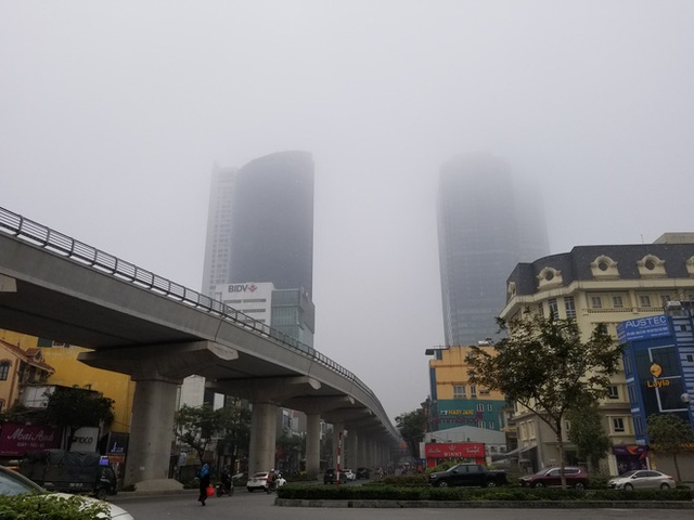  Nhiều tòa nhà mờ ảo nhìn từ flycam, chất lượng không khí ở Hà Nội suy giảm - Ảnh 8.