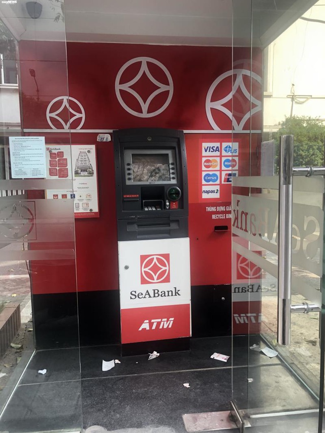 Hà Nội: ATM thờ ơ phòng dịch, khách lo nhiễm Covid-19 - Ảnh 10.