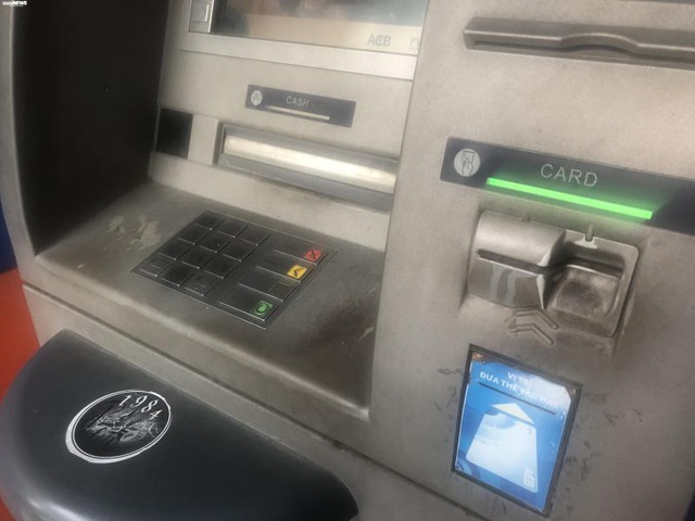 Hà Nội: ATM thờ ơ phòng dịch, khách lo nhiễm Covid-19 - Ảnh 5.