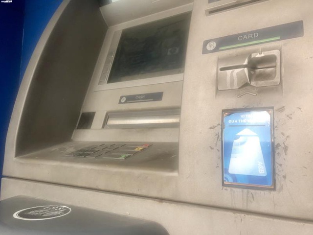 Hà Nội: ATM thờ ơ phòng dịch, khách lo nhiễm Covid-19 - Ảnh 7.