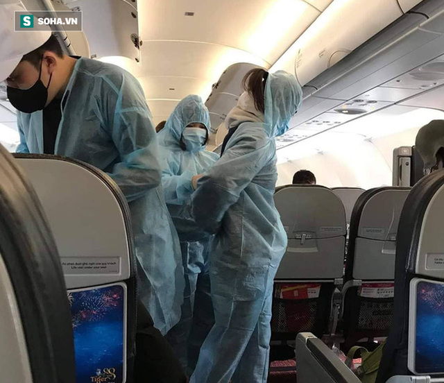 Cận cảnh quá trình cách ly 80 hành khách trên máy bay từ TP Daegu về Đà Nẵng - Ảnh 2.