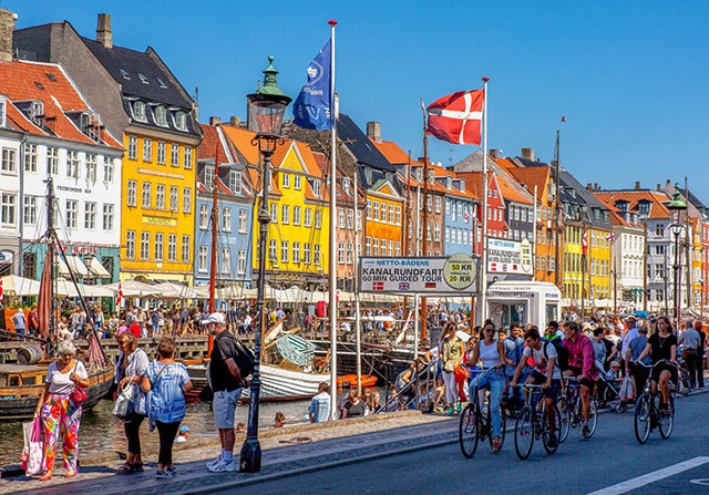 Học cách cân bằng cuộc sống từ các quốc gia hạnh phúc nhất thế giới: Đan Mạch không có khái niệm làm thêm giờ trong khi Phần Lan dành cả mùa hè bên người thân - Ảnh 2.
