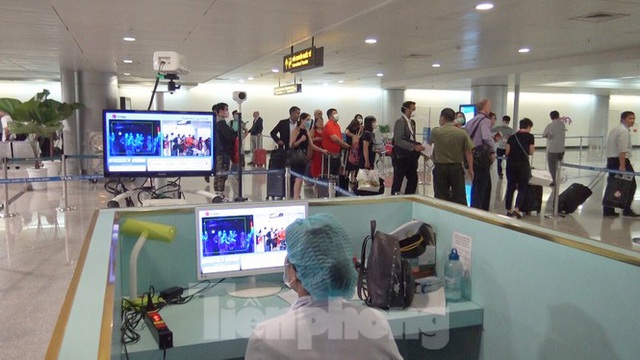 Quy trình kiểm dịch khách từ vùng dịch Hàn Quốc về sân bay Tân Sơn Nhất - Ảnh 1.