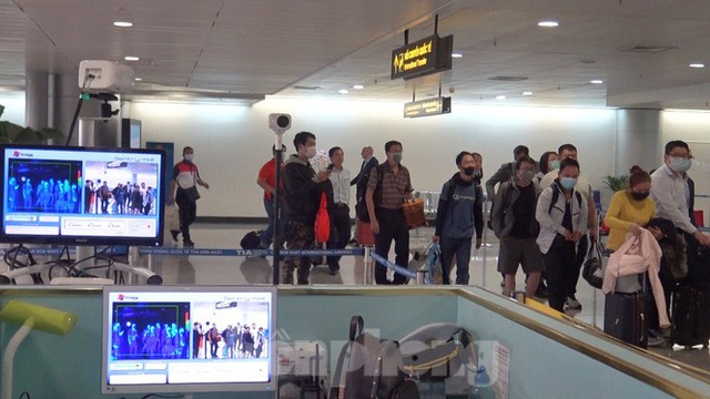 Quy trình kiểm dịch khách từ vùng dịch Hàn Quốc về sân bay Tân Sơn Nhất - Ảnh 3.