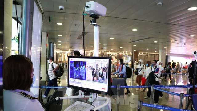Quy trình kiểm dịch khách từ vùng dịch Hàn Quốc về sân bay Tân Sơn Nhất - Ảnh 9.
