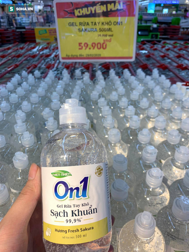 Giá nước rửa tay khô lao dốc trong mùa dịch Covid-19 khi quay lại siêu thị ở Hà Nội - Ảnh 8.