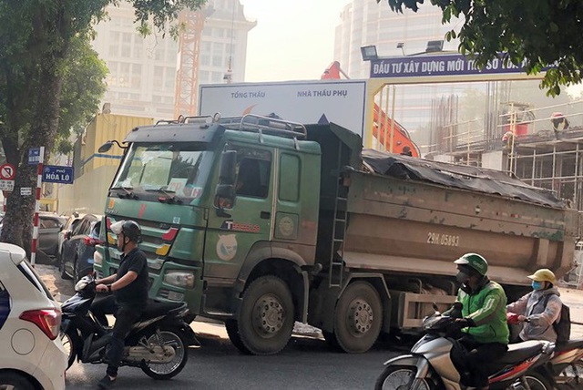 Xe vua đeo logo náo loạn phố cấm trung tâm Hà Nội giữa ban ngày - Ảnh 8.