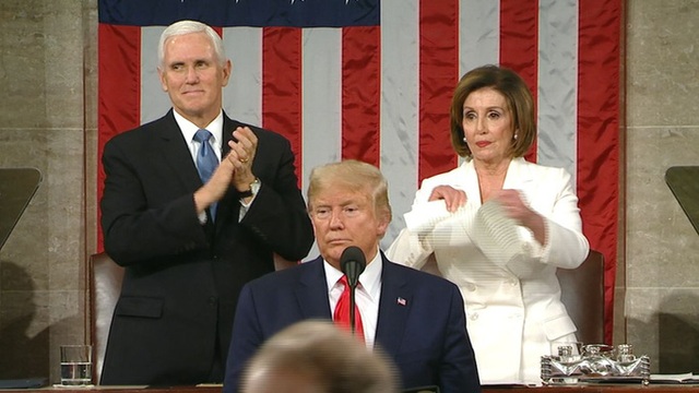 Bà Pelosi xé bản sao thông điệp liên bang của Tổng thống Trump - Ảnh 2.