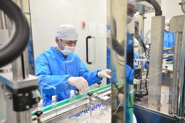 Quy trình 50.000 chai gel rửa tay khô kháng khuẩn ra đời thần tốc trong đợt dịch corona - Ảnh 9.