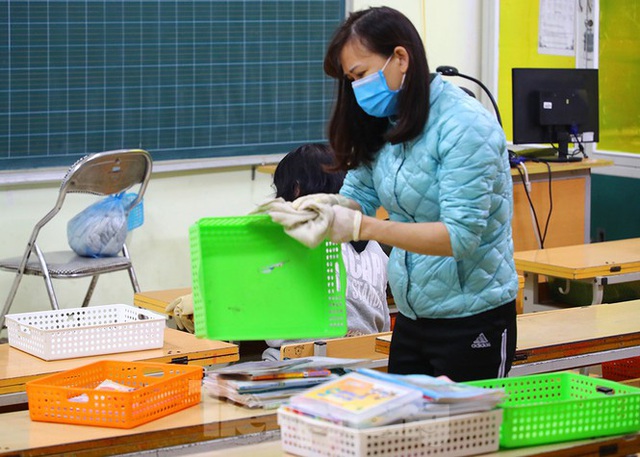 Cận cảnh các trường Hà Nội vệ sinh khử khuẩn phòng dịch virus corona - Ảnh 8.
