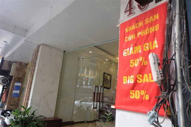 Đói khách vì dịch Covid-19, khách sạn 3 sao ở Hà Nội giảm sốc giá phòng còn 299.000 đồng - Ảnh 1.