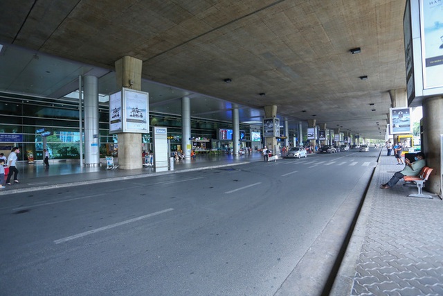  Sân bay Tân Sơn Nhất vắng tanh sau nhiều ca nhiễm Covid-19 mới được công bố - Ảnh 12.
