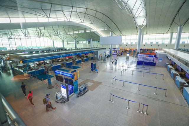  Sân bay Tân Sơn Nhất vắng tanh sau nhiều ca nhiễm Covid-19 mới được công bố - Ảnh 13.