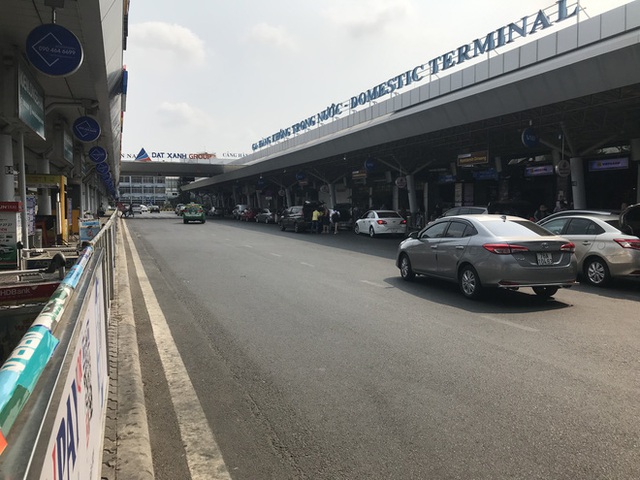  Sân bay Tân Sơn Nhất vắng tanh sau nhiều ca nhiễm Covid-19 mới được công bố - Ảnh 6.