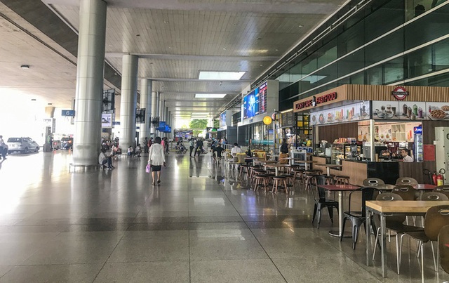  Sân bay Tân Sơn Nhất vắng tanh sau nhiều ca nhiễm Covid-19 mới được công bố - Ảnh 10.