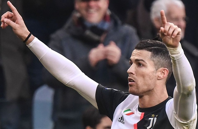 Đồng đội nhiễm Covid-19, Cristiano Ronaldo buộc phải tự cách ly tại nhà riêng ở Bồ Đào Nha, không thể quay lại Ý - Ảnh 1.