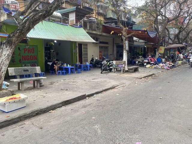 Nhiều chợ cóc ở Hà Nội dừng hoạt động vì covid-19 - Ảnh 7.