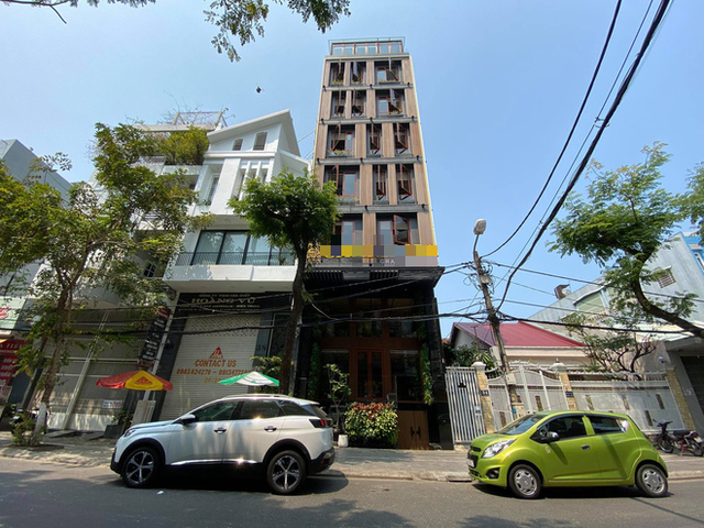 Nhiều cửa hàng, khách sạn tại Đà Nẵng đóng cửa vì có hai du khách người Anh dương tính với Covid-19 ghé thăm - Ảnh 6.