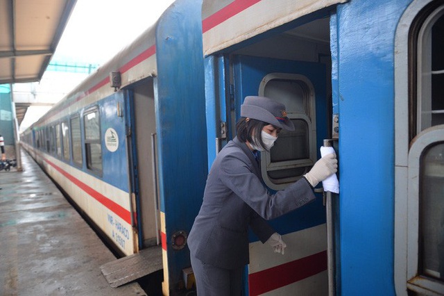 Dừng nhiều chuyến tàu khách từ Hà Nội đi các tỉnh do dịch Covid-19  - Ảnh 1.
