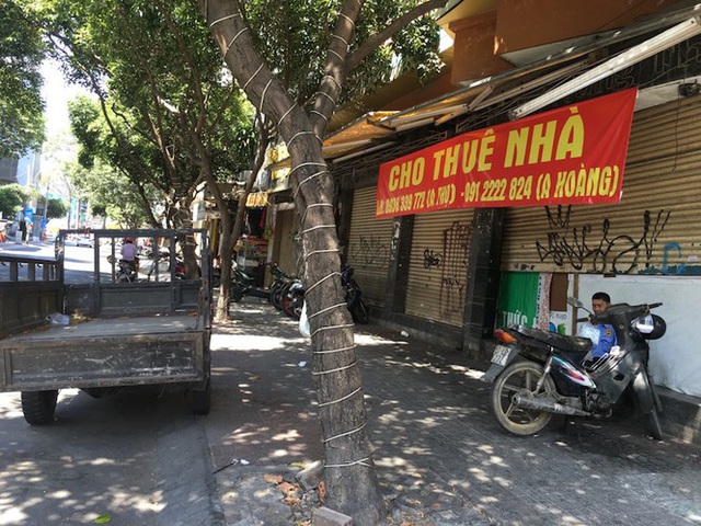 Mặt bằng tiền tỷ bỏ hoang ở Sài Gòn vì dịch Covid-19 - Ảnh 7.