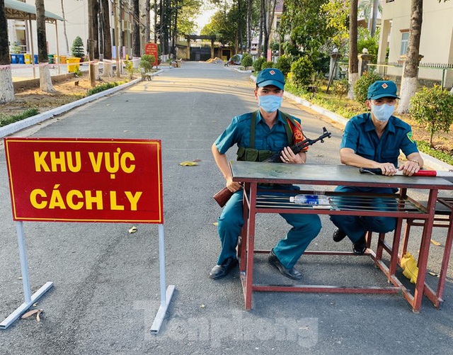 Cuộc sống trong khu cách ly gần sân bay Tân Sơn Nhất - Ảnh 1.