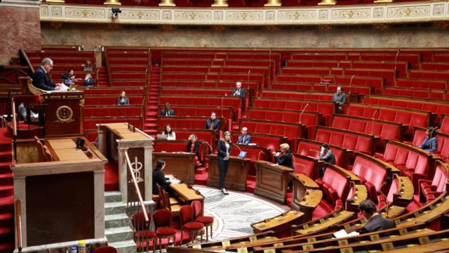 Số người chết tăng vọt, Quốc hội Pháp ban bố tình trạng khẩn cấp - Ảnh 1.