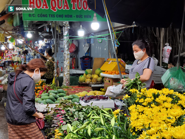 Những tấm biển đặc biệt vì cộng đồng tại khu chợ khét tiếng Hà Nội - Ảnh 6.