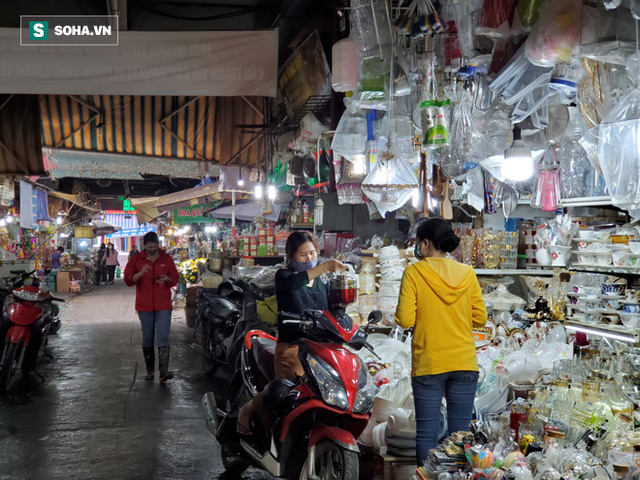 Những tấm biển đặc biệt vì cộng đồng tại khu chợ khét tiếng Hà Nội - Ảnh 7.