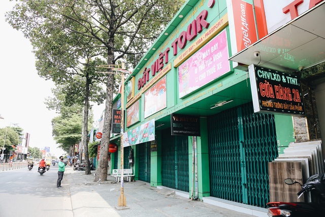 Phố Sài Gòn vắng lặng, quán cafe đồng loạt tạm đóng cửa chung tay phòng chống dịch Covid-19 - Ảnh 17.