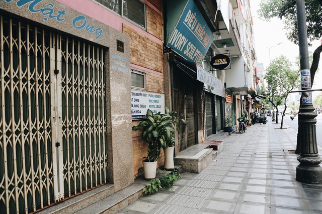 Phố Sài Gòn vắng lặng, quán cafe đồng loạt tạm đóng cửa chung tay phòng chống dịch Covid-19 - Ảnh 19.