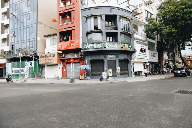 Phố Sài Gòn vắng lặng, quán cafe đồng loạt tạm đóng cửa chung tay phòng chống dịch Covid-19 - Ảnh 8.