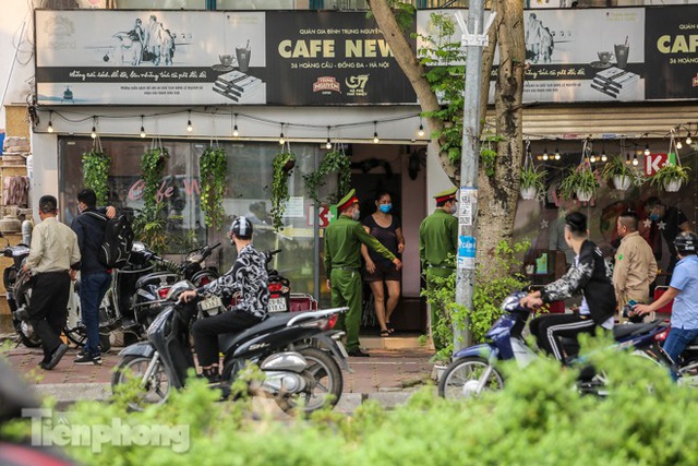 Hàng loạt quán cà phê đất vàng Hà Nội tạm thời đóng cửa - Ảnh 11.
