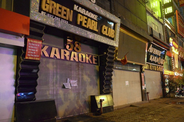 Hình ảnh khác lạ của các phố karaoke nổi tiếng Hà Nội sau chỉ đạo đóng cửa tạm thời - Ảnh 3.