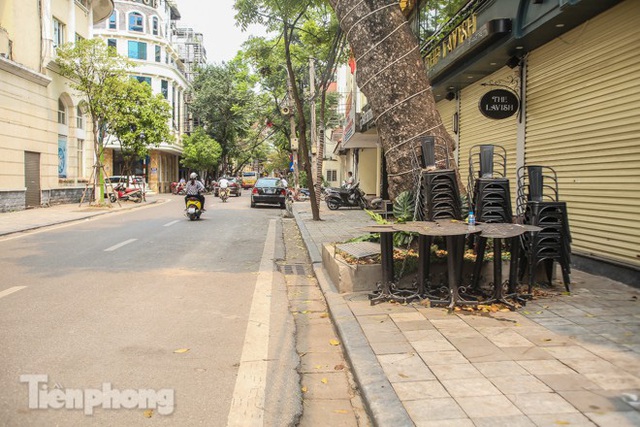 Hàng loạt quán cà phê đất vàng Hà Nội tạm thời đóng cửa - Ảnh 10.