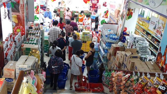 Cao điểm mùa dịch, hàng hóa tại Hà Nội dồi dào, dân không cần tích trữ - Ảnh 1.