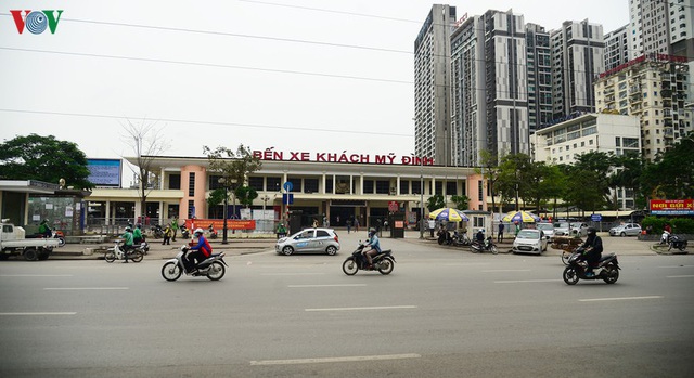 Dịch Covid-19: Bến xe, nhà ga ở Hà Nội vắng tanh - Ảnh 2.