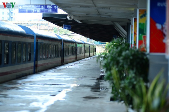 Dịch Covid-19: Bến xe, nhà ga ở Hà Nội vắng tanh - Ảnh 11.