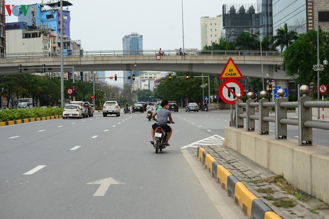 Cửa ngõ Thủ đô vắng vẻ trong ngày đầu thực hiện Chỉ thị của Thủ tướng - Ảnh 12.