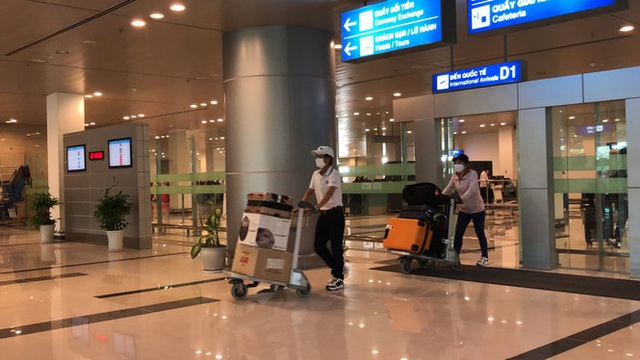 Sân bay Cần Thơ đón, phân loại cách ly hơn 1.000 người từ Hàn Quốc về  - Ảnh 2.