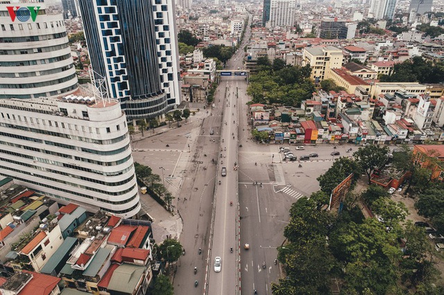 Ngắm nhìn đường phố Hà Nội từ trên cao trước ngày cách ly xã hội - Ảnh 11.