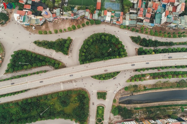 Ngắm nhìn đường phố Hà Nội từ trên cao trước ngày cách ly xã hội - Ảnh 3.